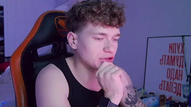 Snapshot of DanyDavis chatting on 11-11-25, 07:47 DanyDavis online show from 11-11-25, 07:47