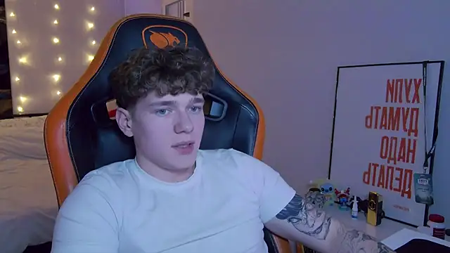 Snapshot of DanyDavis chatting on 11-24-25, 04:51 DanyDavis online show from 11-24-25, 04:51