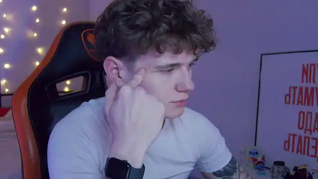 Snapshot of DanyDavis chatting on 11-28-25, 05:04 DanyDavis online show from 11-28-25, 05:04