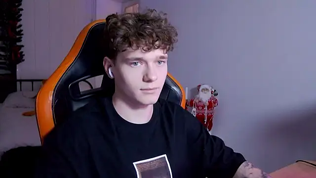 Snapshot of DanyDavis chatting on 12-05-25, 03:41 DanyDavis online show from 12-05-25, 03:41