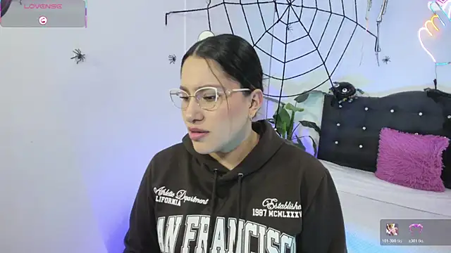 Snapshot of saaya_tay chatting on 10-28-25, 03:10 saaya tay online show from 10-28-25, 03:10