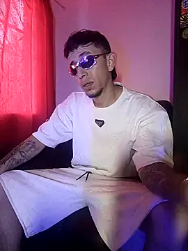 Snapshot of Chris__Jones chatting on 09-25-25, 09:18 Chris Jones online show from 09-25-25, 09:18