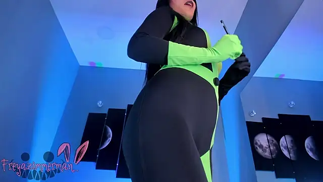 FreyaZimmerman  online show from 10-06-25, 08:28