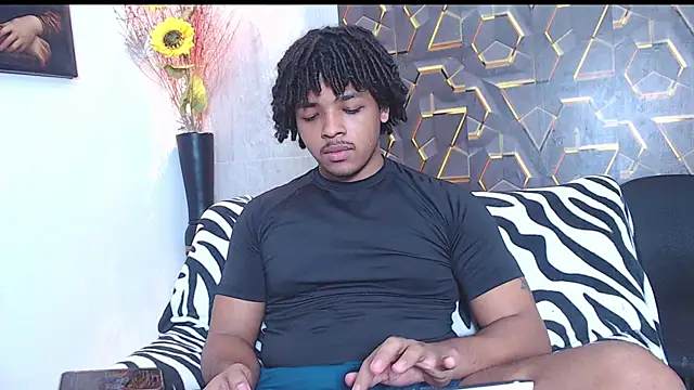 Snapshot of black_king_241 chatting on 09-27-25, 03:44 black king 241 online show from 09-27-25, 03:44