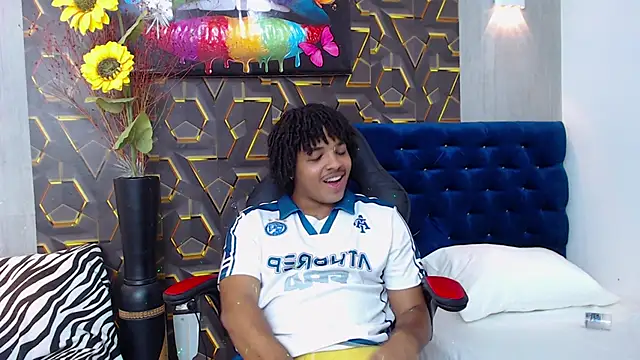 Snapshot of black_king_241 chatting on 10-13-25, 02:33 black king 241 online show from 10-13-25, 02:33