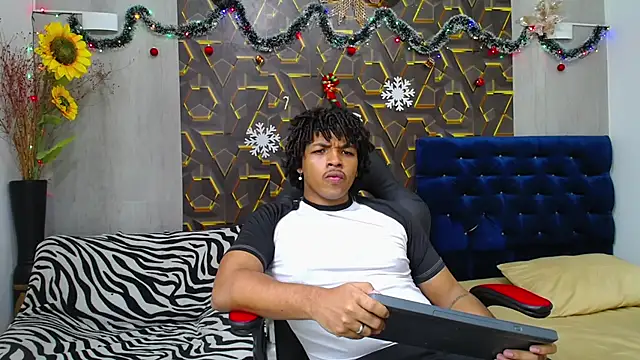 Snapshot of black_king_241 chatting on 11-25-25, 03:06 black king 241 online show from 11-25-25, 03:06