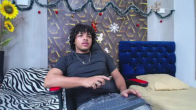 Snapshot of black_king_241 chatting on 11-28-25, 02:47 black king 241 online show from 11-28-25, 02:47