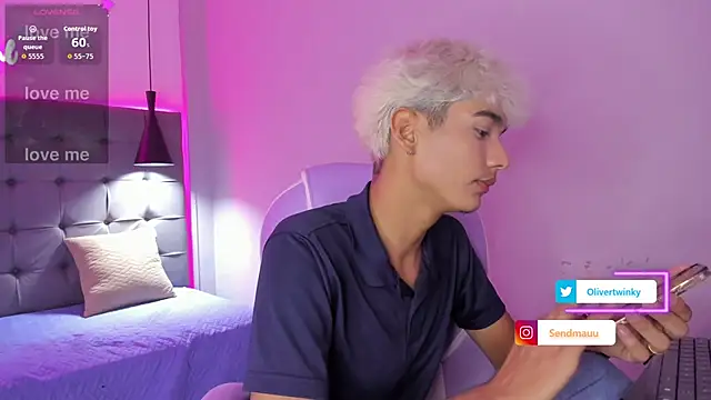 Snapshot of OliverTwinky chatting on 09-14-25, 05:06 OliverTwinky online show from 09-14-25, 05:06