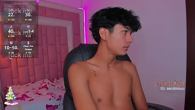 Snapshot of OliverTwinky chatting on 11-21-25, 04:49 OliverTwinky online show from 11-21-25, 04:49