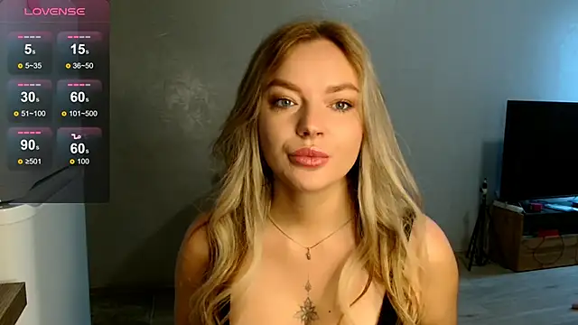 Snapshot of Eva___forever chatting on 10-30-25, 03:08 Eva forever online show from 10-30-25, 03:08