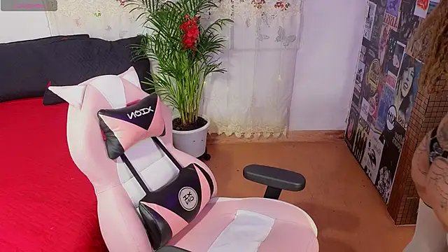 Snapshot of sweet-temptation_ chatting on 12-02-25, 03:01 sweet-temptation online show from 12-02-25, 03:01