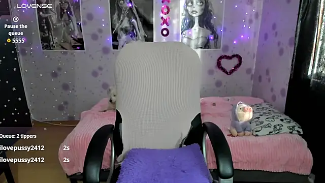 Snapshot of Medussa_katt chatting on 12-16-25, 09:20 Medussa katt online show from 12-16-25, 09:20