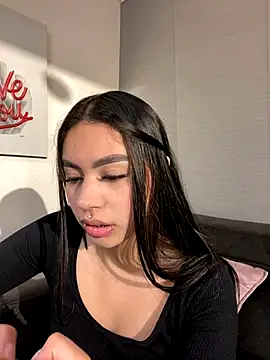 Snapshot of Cristina_pinkk chatting on 10-23-25, 03:50 Cristina pinkk online show from 10-23-25, 03:50