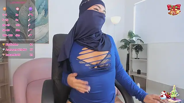 Snapshot of kylie_soraya chatting on 12-13-25, 07:53 kylie soraya online show from 12-13-25, 07:53