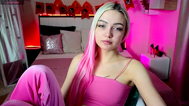 LinaLirian online show from 11-05-25, 01:44