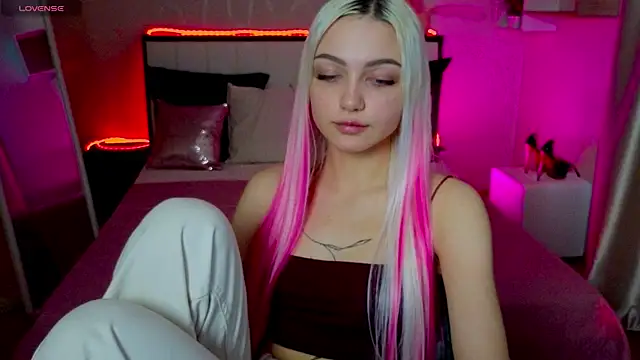 LinaLirian online show from 11-08-25, 01:33