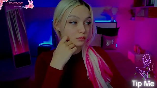 LinaLirian online show from 11-22-25, 01:32