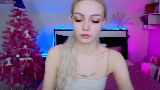 LinaLirian online show from 01-06-26, 01:37