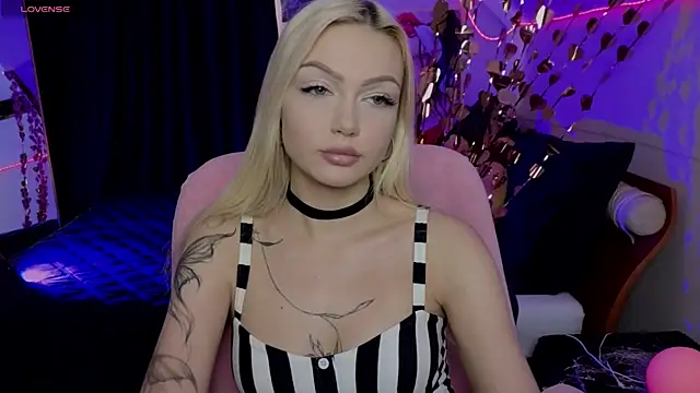 Snapshot of LinaLirian chatting on 06-30-26, 01:12 LinaLirian online show from 06-30-26, 01:12