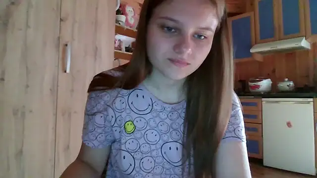 Snapshot of Little_shygirl chatting on 09-15-25, 04:12 Little shygirl online show from 09-15-25, 04:12