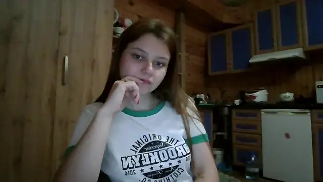 Snapshot of Little_shygirl chatting on 09-19-25, 02:13 Little shygirl online show from 09-19-25, 02:13