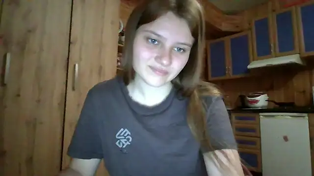 Snapshot of Little_shygirl chatting on 09-30-25, 04:17 Little shygirl online show from 09-30-25, 04:17