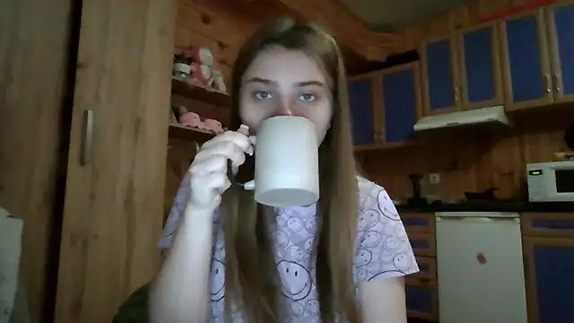 Snapshot of Little_shygirl chatting on 11-11-25, 04:56 Little shygirl online show from 11-11-25, 04:56