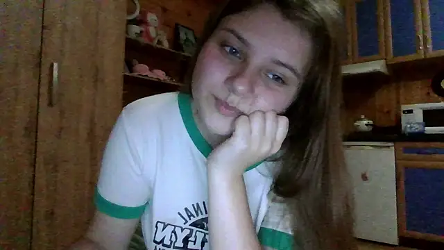 Snapshot of Little_shygirl chatting on 11-26-25, 08:54 Little shygirl online show from 11-26-25, 08:54