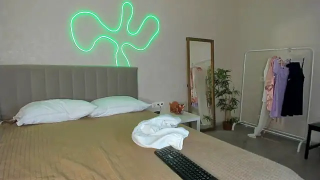 Snapshot of Candy_Cansew chatting on 09-13-25, 12:21 Candy Cansew online show from 09-13-25, 12:21