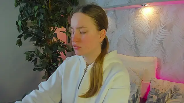 Snapshot of Candy_Cansew chatting on 09-19-25, 12:02 Candy Cansew online show from 09-19-25, 12:02