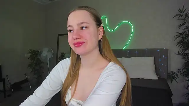 Snapshot of Candy_Cansew chatting on 12-03-25, 01:02 Candy Cansew online show from 12-03-25, 01:02