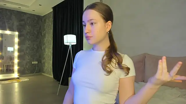 Candy Cansew online show from 12-18-25, 09:37