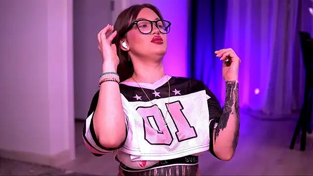 Snapshot of AryaDeluna chatting on 10-02-25, 11:01 AryaDeluna online show from 10-02-25, 11:01