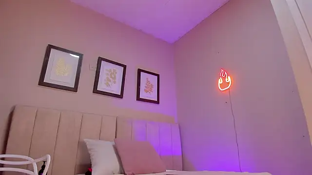 Snapshot of _lucia_18 chatting on 09-29-25, 06:13 lucia 18 online show from 09-29-25, 06:13