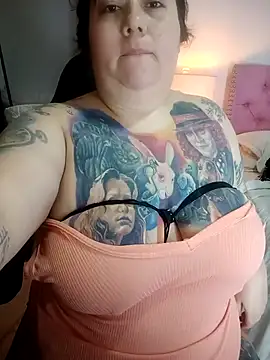 Snapshot of kai_cenat chatting on 10-17-25, 11:24 kai cenat online show from 10-17-25, 11:24