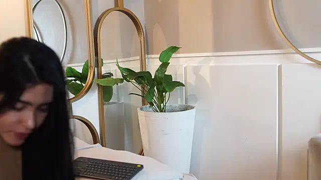 Susan wall online show from 09-19-25, 01:12