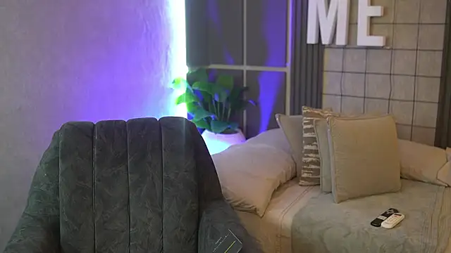 Susan wall online show from 09-22-25, 01:13