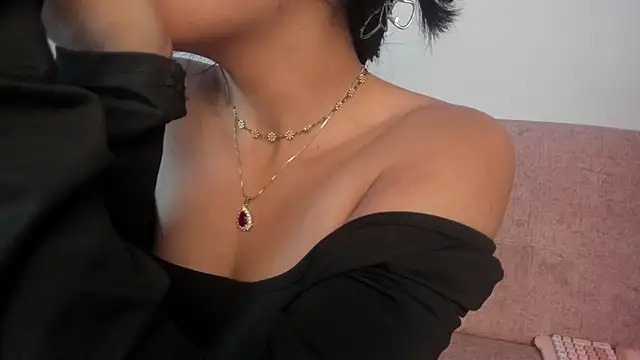 Snapshot of Victoriaa2_Doll chatting on 11-28-25, 12:19 Victoriaa2 Doll online show from 11-28-25, 12:19