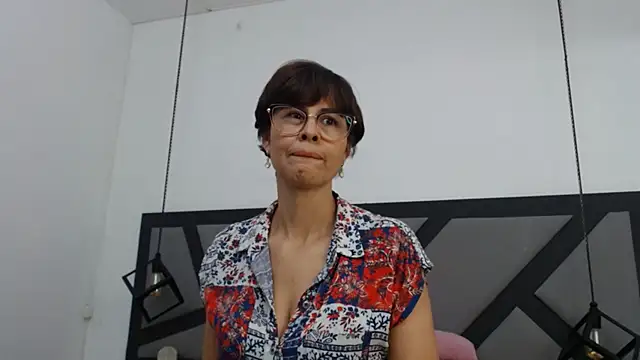amanda ramirez online show from 06-30-26, 06:42