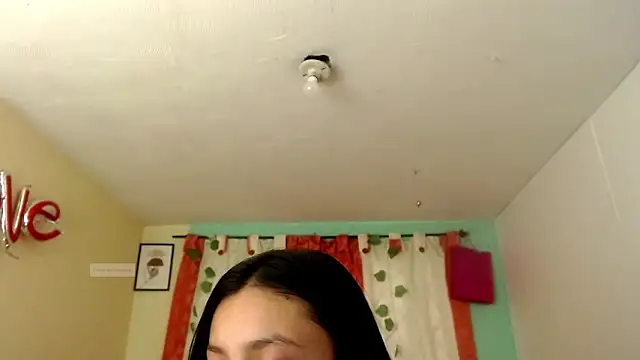 Snapshot of vale_miel chatting on 09-11-25, 05:46 vale miel online show from 09-11-25, 05:46