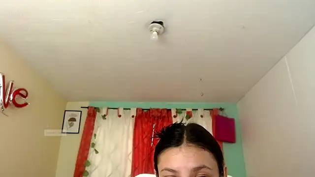 Snapshot of vale_miel chatting on 09-20-25, 03:13 vale miel online show from 09-20-25, 03:13