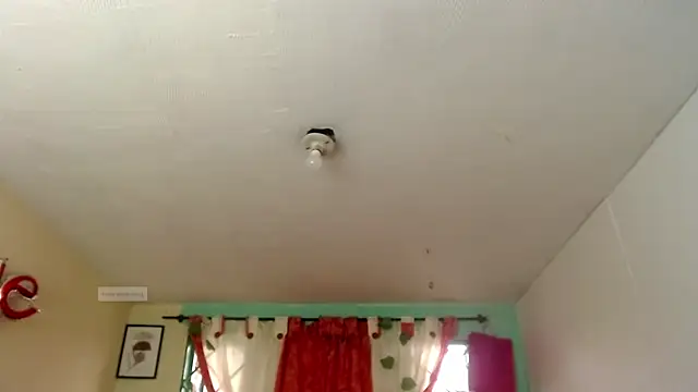 Snapshot of vale_miel chatting on 09-24-25, 06:22 vale miel online show from 09-24-25, 06:22