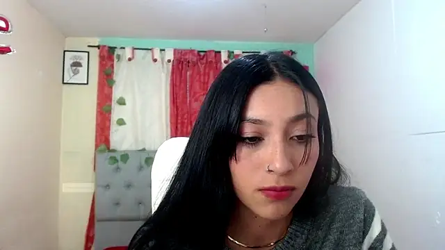 Snapshot of vale_miel chatting on 10-08-25, 08:06 vale miel online show from 10-08-25, 08:06