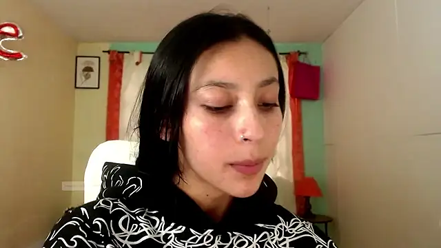 Snapshot of vale_miel chatting on 11-12-25, 06:19 vale miel online show from 11-12-25, 06:19