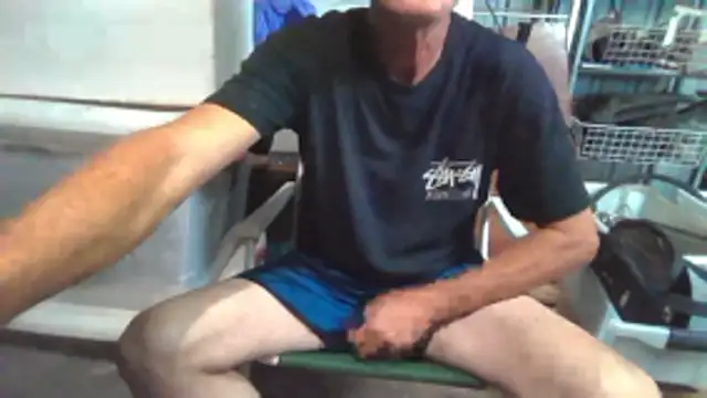 Snapshot of Lovyourpuss chatting on 12-17-25, 06:41 Lovyourpuss online show from 12-17-25, 06:41