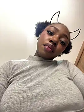 alissradiante1 online show from 10-08-25, 12:30