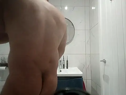 Snapshot of CloudyMuscleBeefy chatting on 10-10-25, 06:18 CloudyMuscleBeefy online show from 10-10-25, 06:18