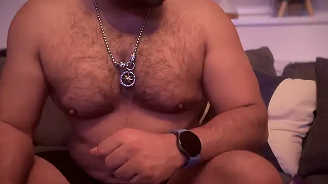 Snapshot of CloudyMuscleBeefy chatting on 10-18-25, 11:27 CloudyMuscleBeefy online show from 10-18-25, 11:27