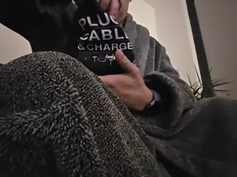 Snapshot of CloudyMuscleBeefy chatting on 12-16-25, 02:49 CloudyMuscleBeefy online show from 12-16-25, 02:49