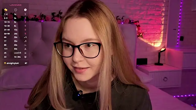 Snapshot of FlowersLover chatting on 11-09-25, 09:02 FlowersLover online show from 11-09-25, 09:02